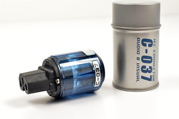 Zástrčka Oyaide C-037